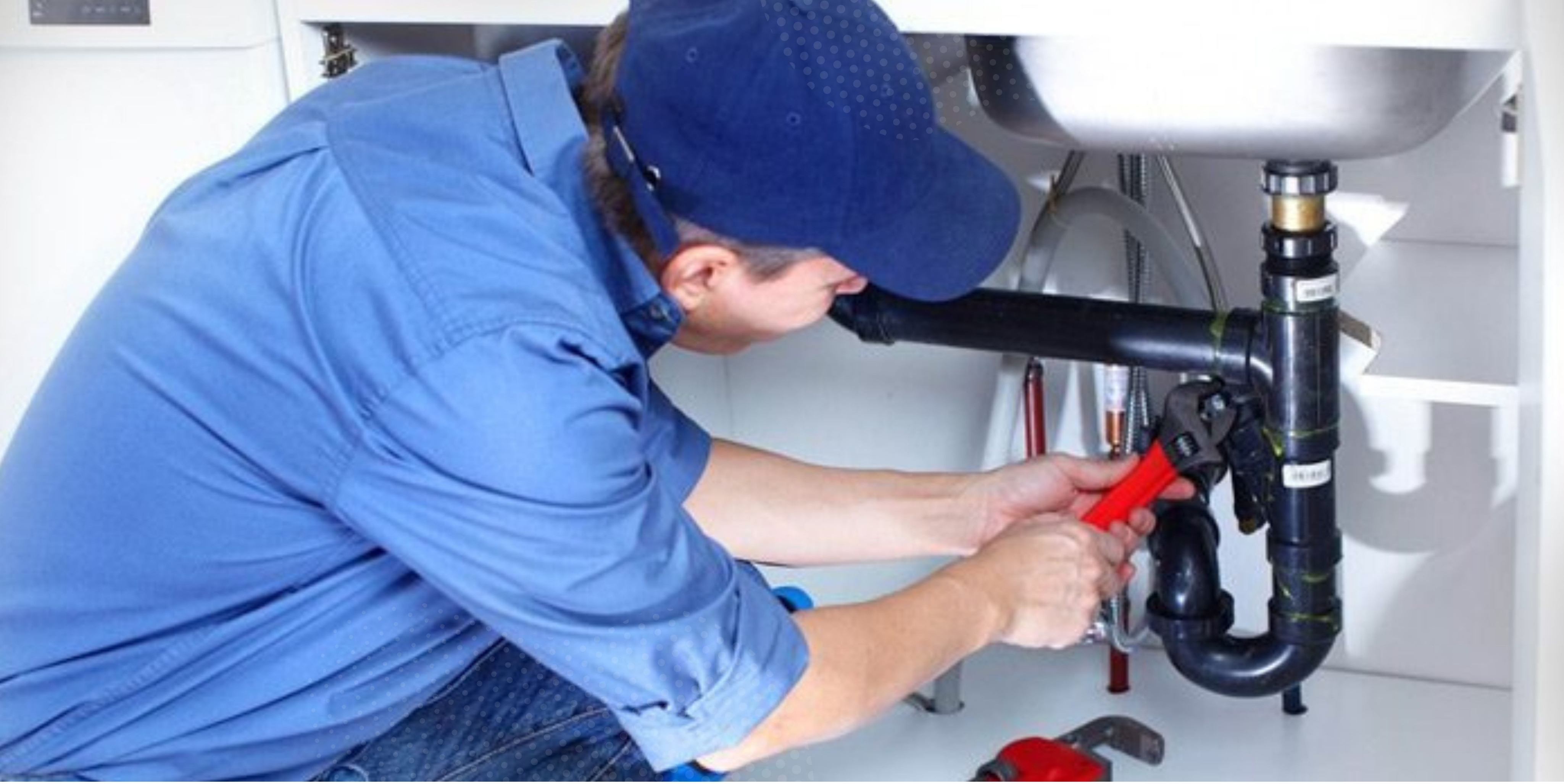 Profesionales de Sanitaria Acevedo trabajando